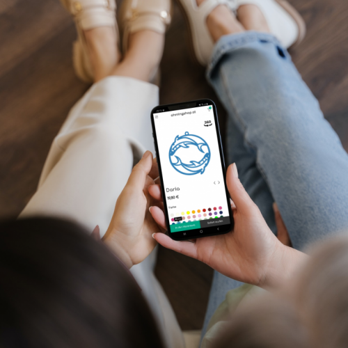 iphone 12 in the hand of a woman next to her daughter_screenshot_20230125_211543_samsung internet_20230125_212249_0000